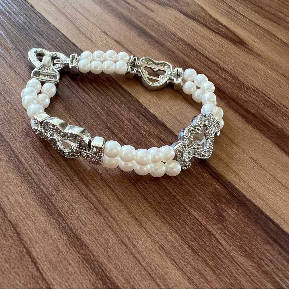 Beaded heart bracelet - Picture 1 of 3